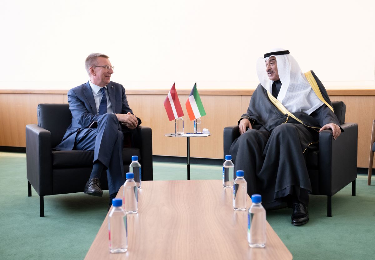 
                                                ممثل سمو أمير البلاد سمو ولي العهد يلتقي رئيس لاتفيا على هامش اجتماعات الدورة الـ80 للجمعية العامة للأمم المتحدة
                                            