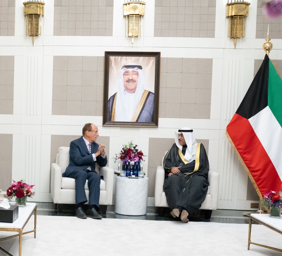 
                                                ممثل سمو أمير البلاد سمو ولي العهد يستقبل رؤساء شركات (غولدمان ساكس) و(بلومبيرغ) و(بلاك روك)
                                            