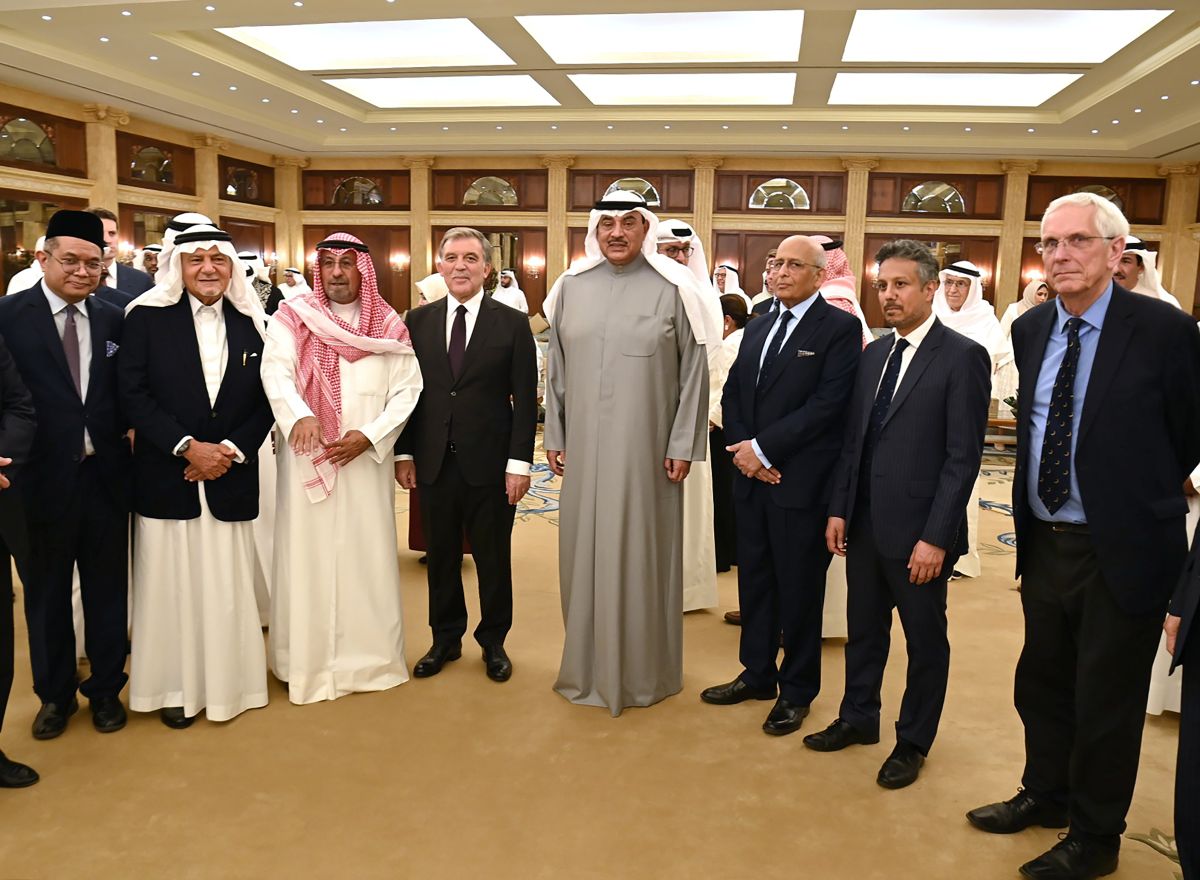 Kuwait Amiri Diwan Min. hosts luncheon for Oxford Centre chief