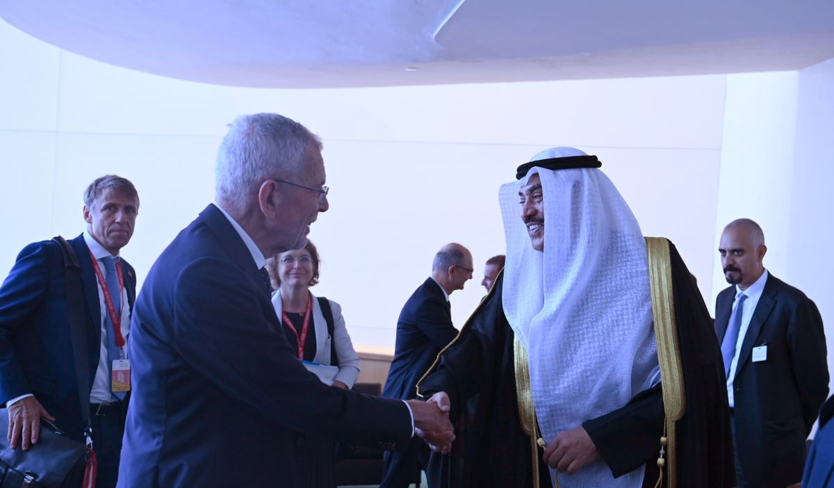 
                                                ممثل سمو أمير البلاد سمو ولي العهد يلتقي رئيس النمسا على هامش اجتماعات الدورة الـ80 للجمعية العامة للأمم المتحدة
                                            