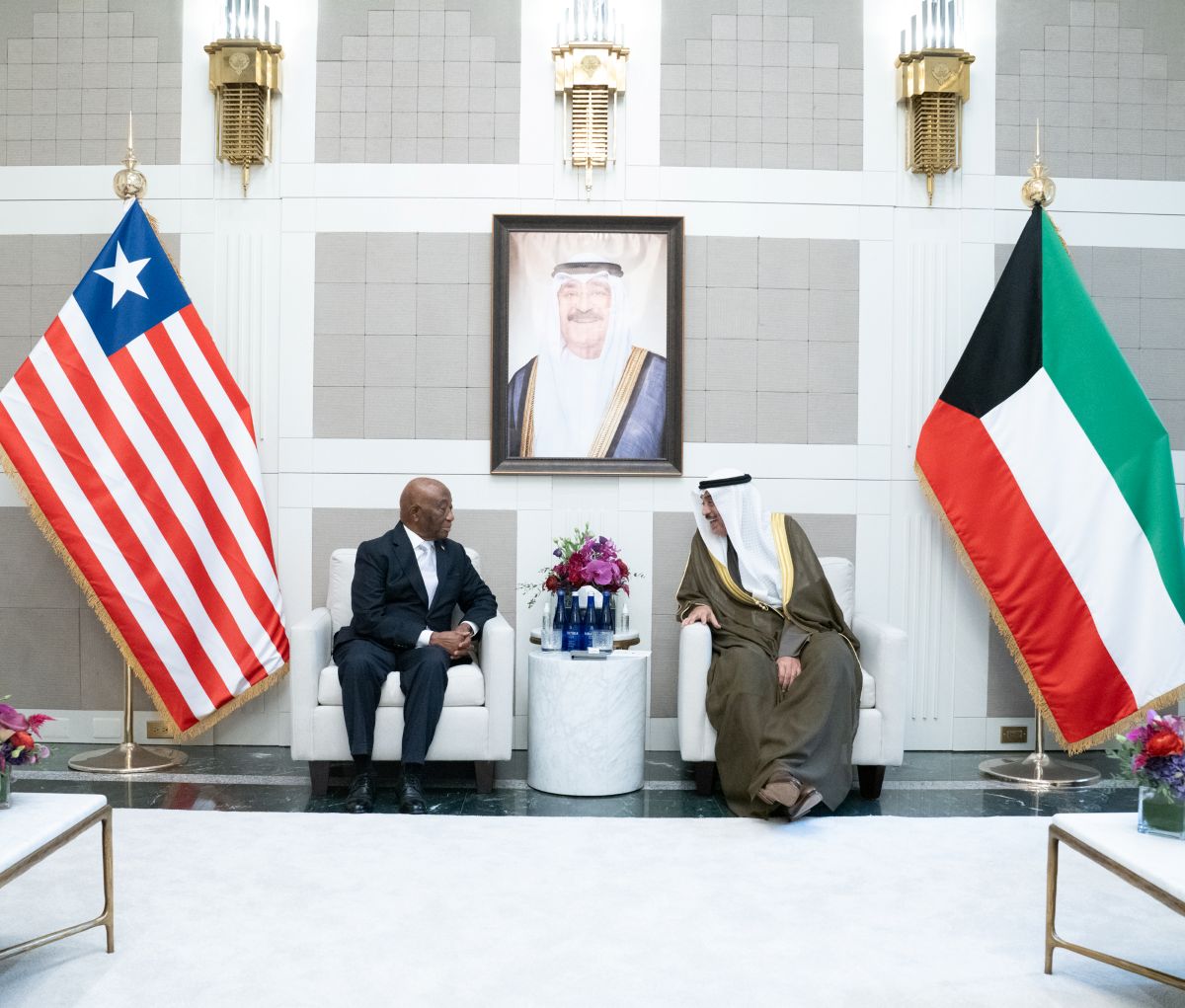 
                                                ممثل سمو أمير البلاد سمو ولي العهد يستقبل رئيس ليبيريا على هامش اجتماعات الدورة الـ80 للجمعية العامة للأمم المتحدة
                                            