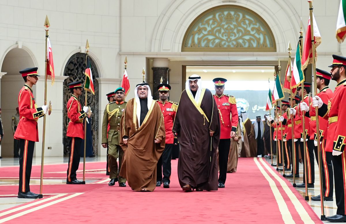 ولي العهد رئيس مجلس الوزراء في مملكة البحرين يغادر البلاد بعد زيارة رسمية