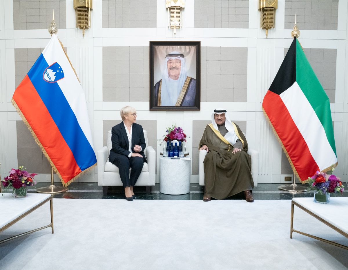 
                                                ممثل سمو أمير البلاد سمو ولي العهد يستقبل رئيسة سلوفينيا على هامش اجتماعات الدورة الـ80 للجمعية العامة للأمم المتحدة
                                            